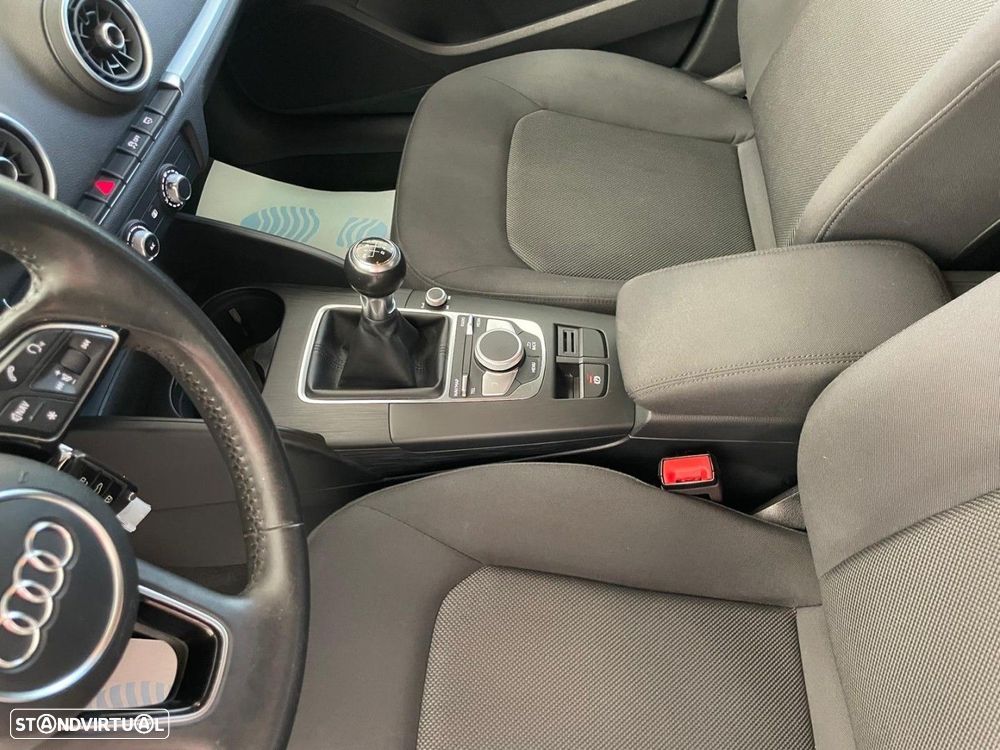 Audi A3 Sportback 30 TDI Design - 44