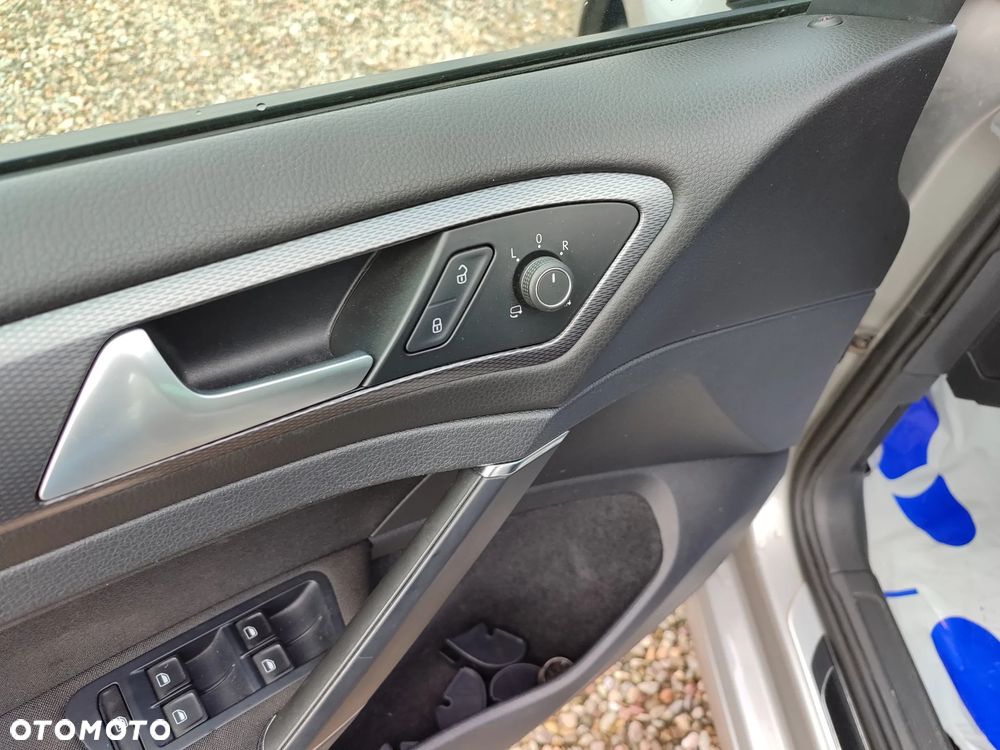 Volkswagen Golf 2.0 TDI BlueMotion Technology DSG Lounge - 17