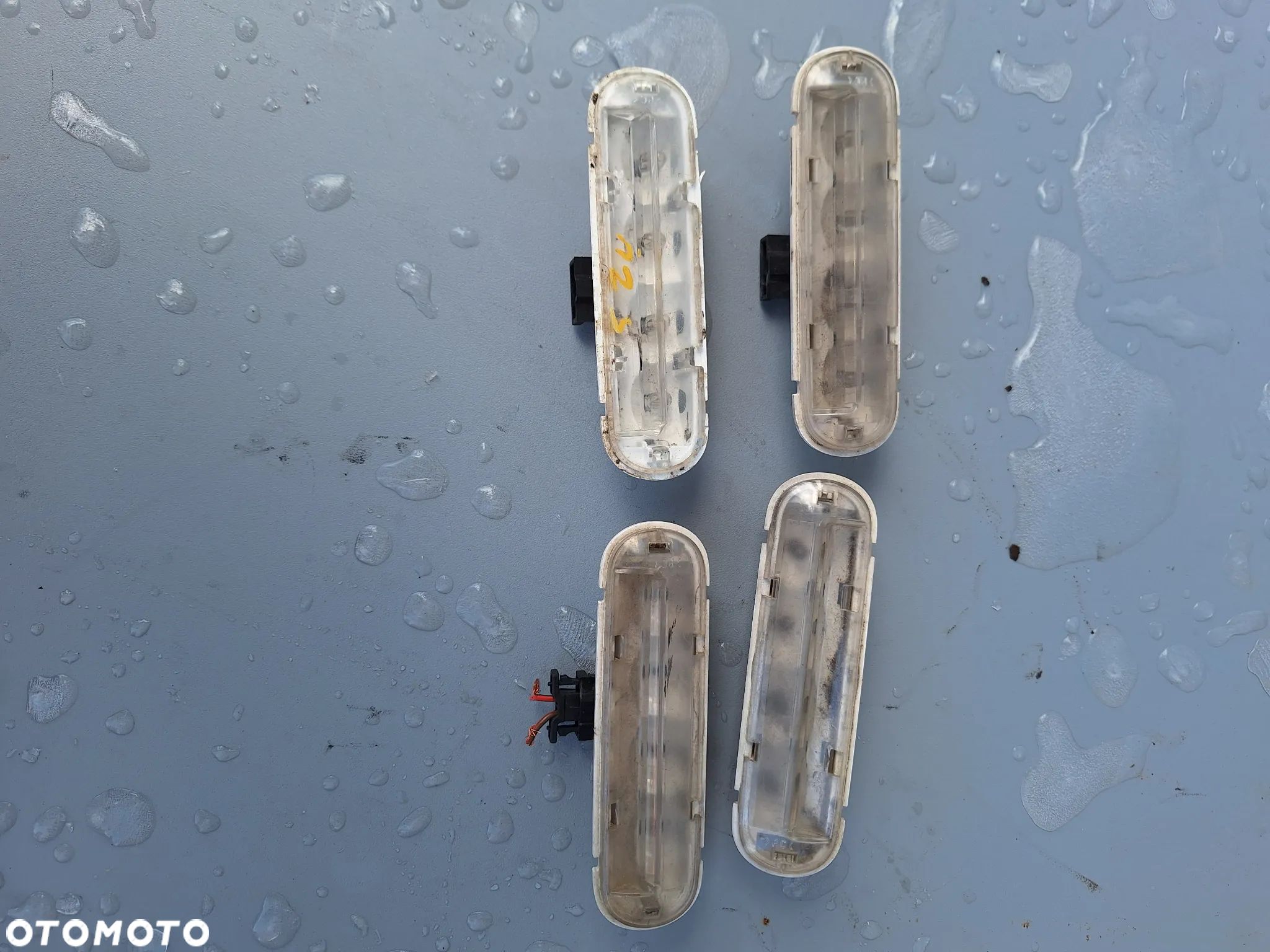 LAMPKA OŚWIETLENIE STOPNIA - VW MULTIVAN CARAVELLE ATLANTIS T5 - 1