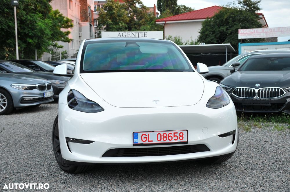 Tesla Model Y Long Range Dual Motor AWD - 31