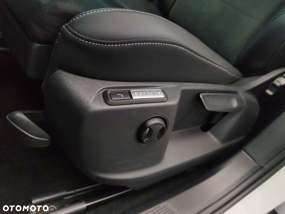 Volkswagen T-Roc - 13