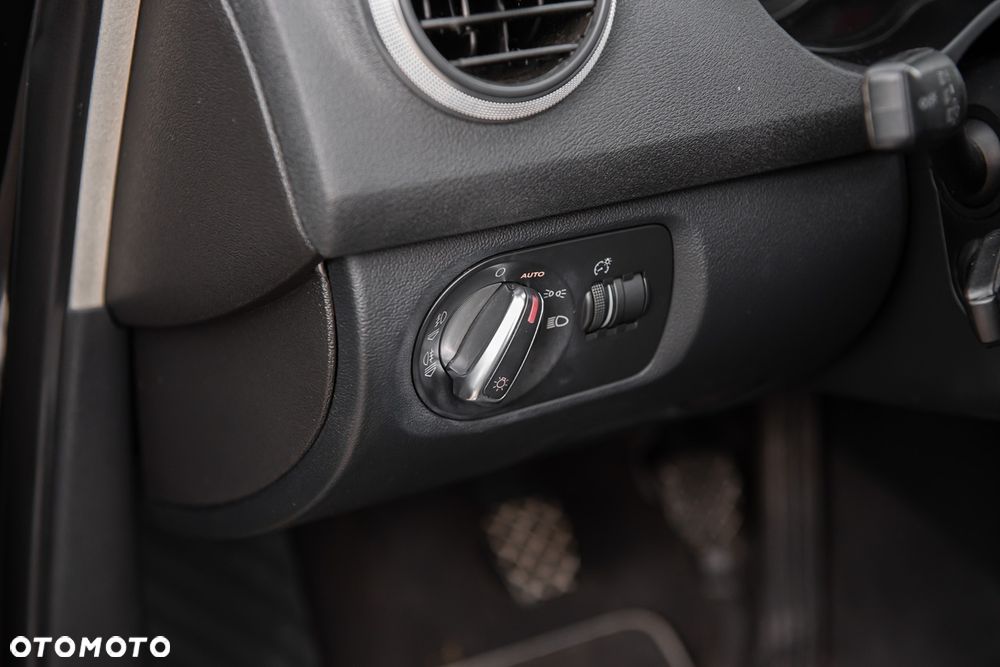 Audi A3 Sportback 2.0 TDI DPF quattro Ambition - 17