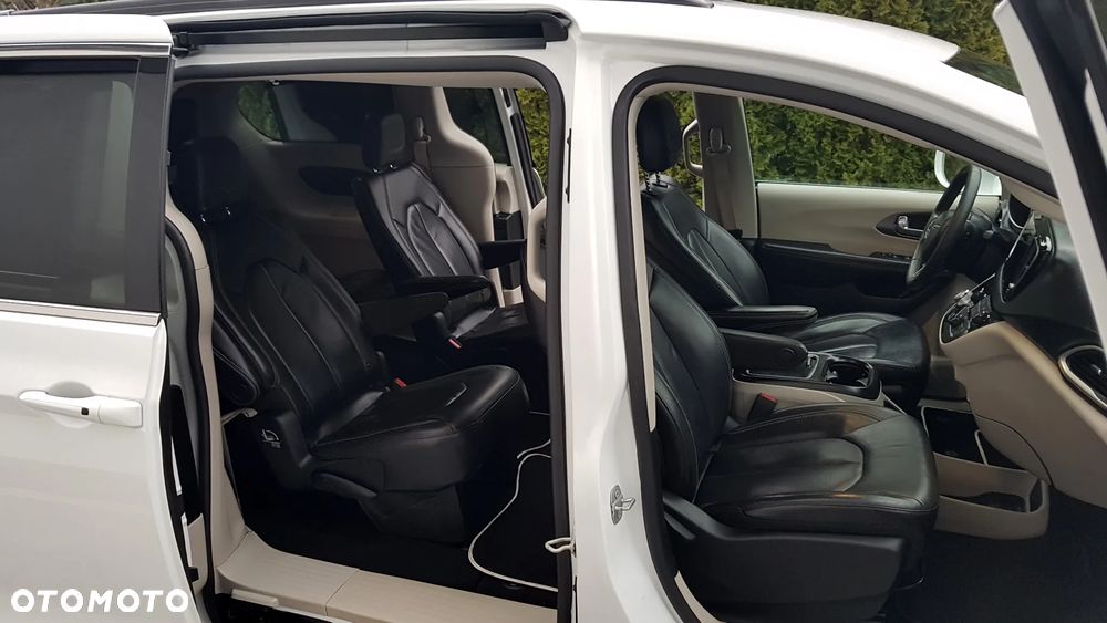 Chrysler Pacifica - 22