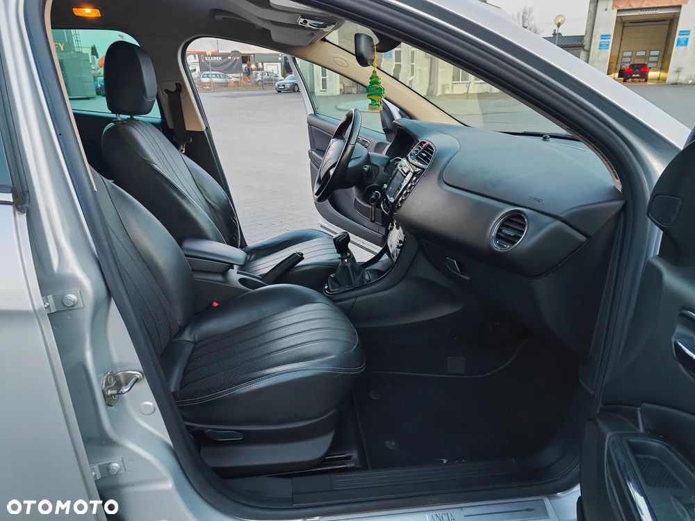 Lancia Delta 1.6 MJ Silver - 26
