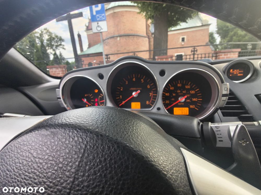 Nissan 350 Z - 22