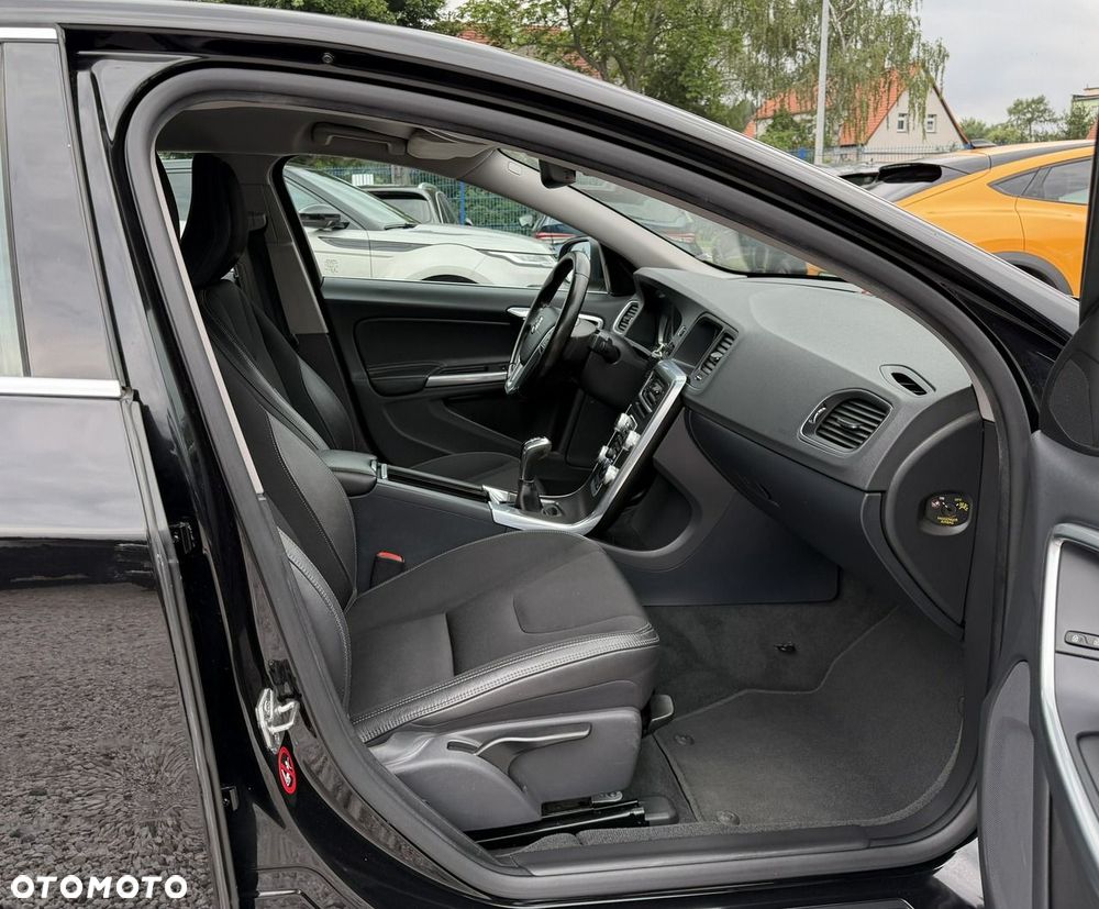 Volvo S60 D3 Drive-E Momentum - 13