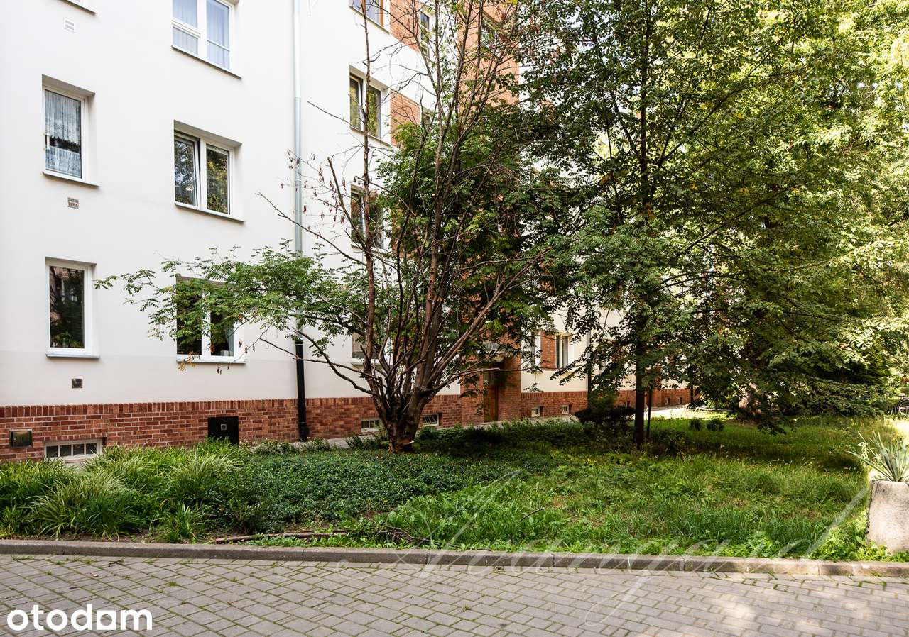 Przy Pl. Grunwaldzkim, urocze studio z balkonem.