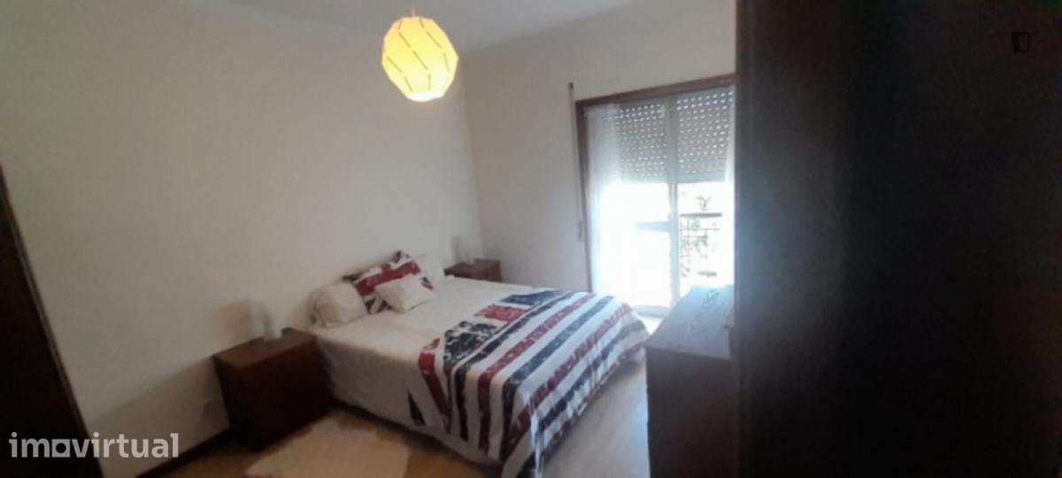 Quarto - localizado em Lordelo do Ouro Porto - Grande imagem: 4/9