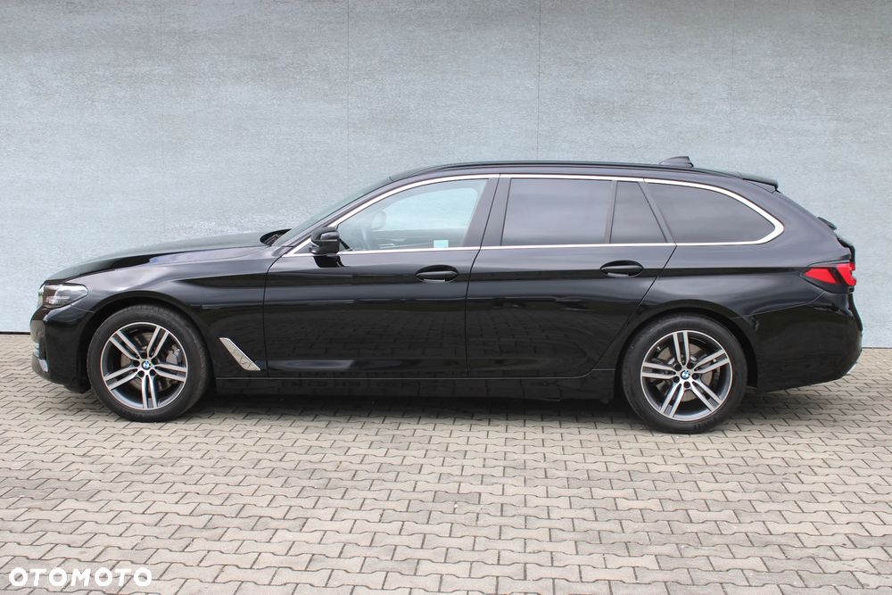 BMW Seria 5 530i xDrive mHEV - 10