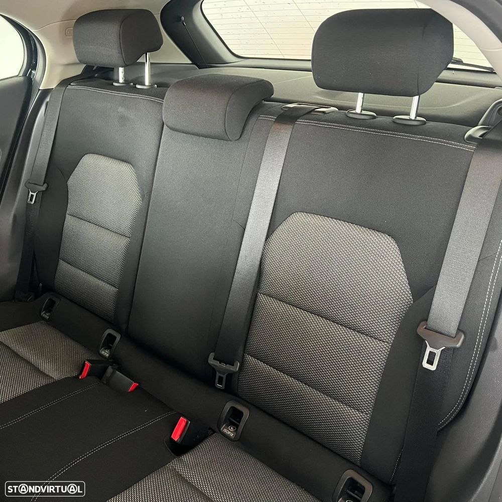 Mercedes-Benz GLA 180 d - 11