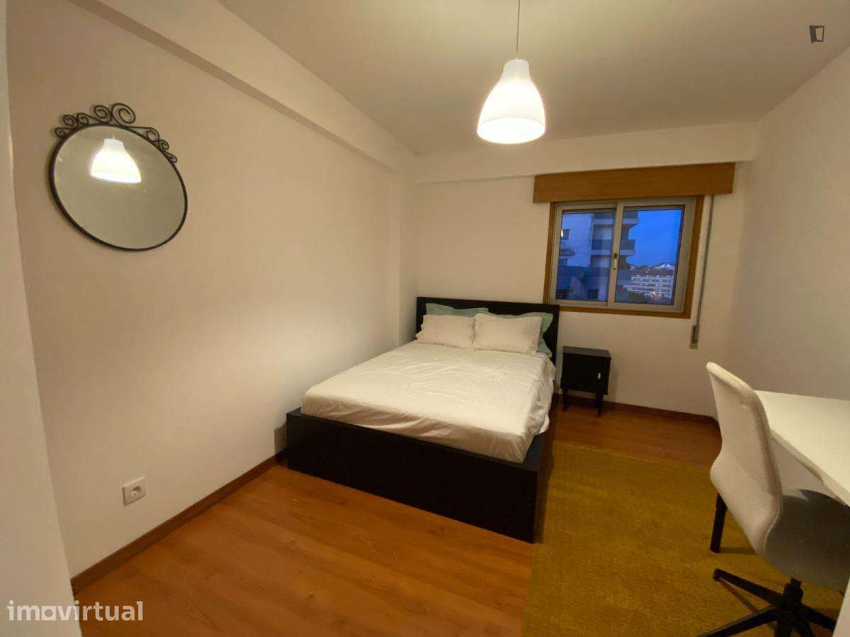 Quarto - localizado em Paranhos Porto - Grande imagem: 3/9