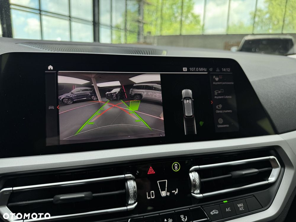 BMW Seria 3 318d - 38