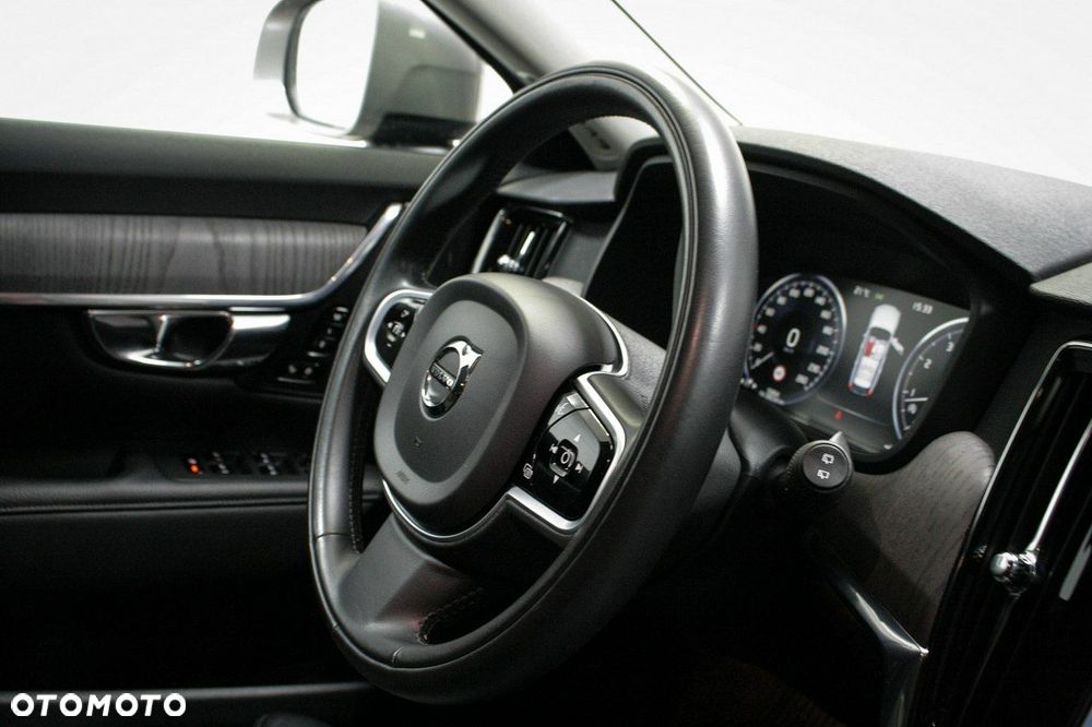 Volvo V90 Cross Country - 18