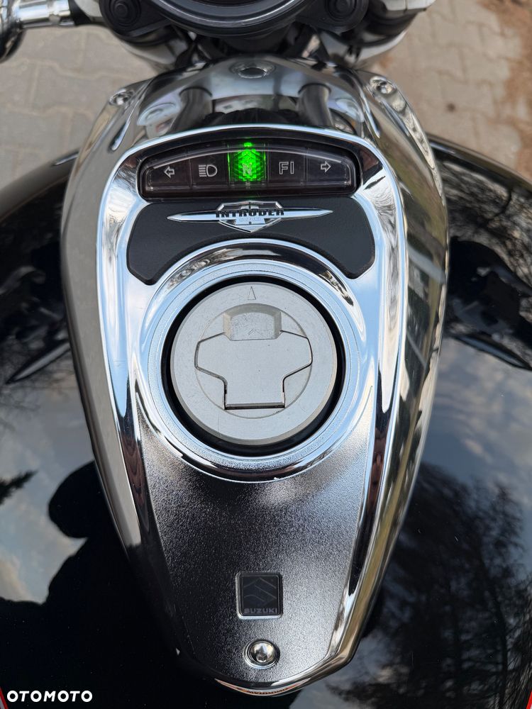Suzuki Intruder - 23