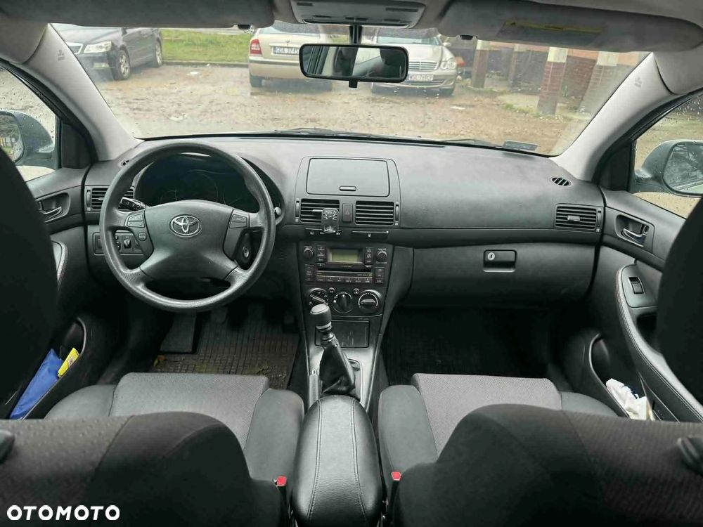 Toyota Avensis - 4