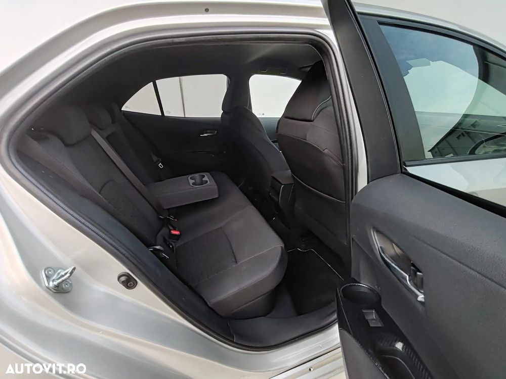 Toyota Corolla 1.8 Hybrid Team Deutschland - 8