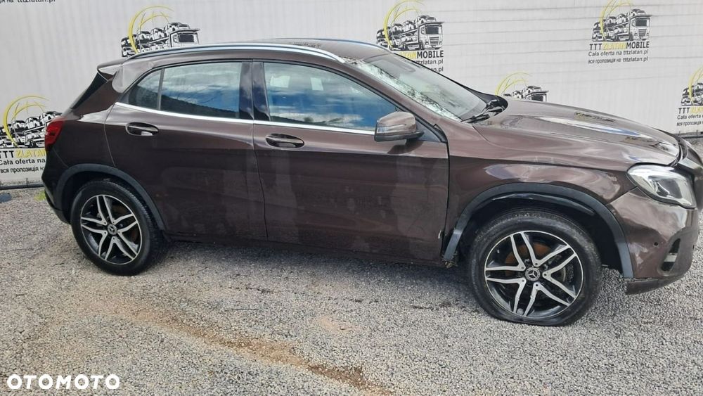 Mercedes-Benz GLA - 11