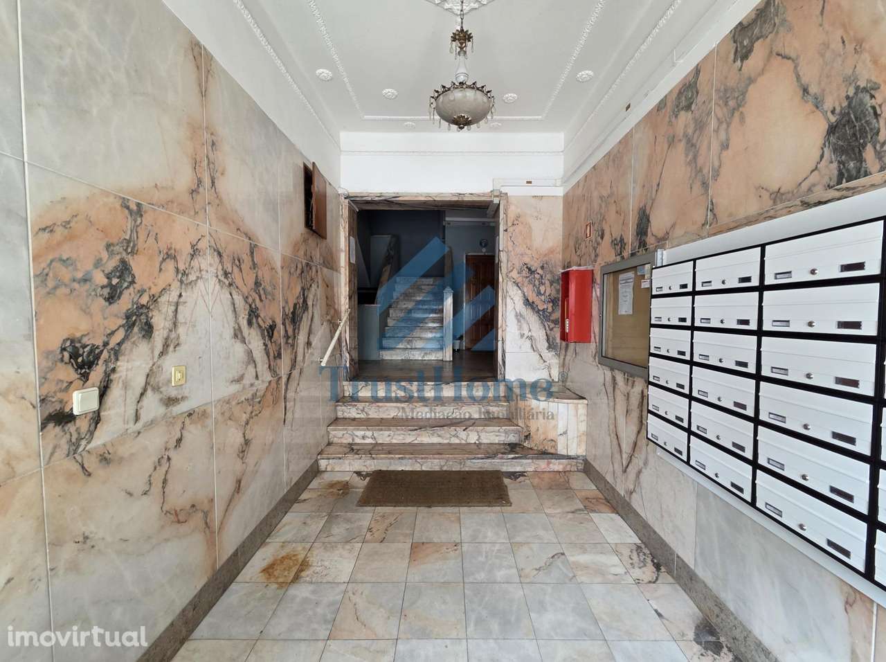 T2 no centro da Arrentela perto da Baia, a 2,5km da estação de... - Grande imagem: 2/23