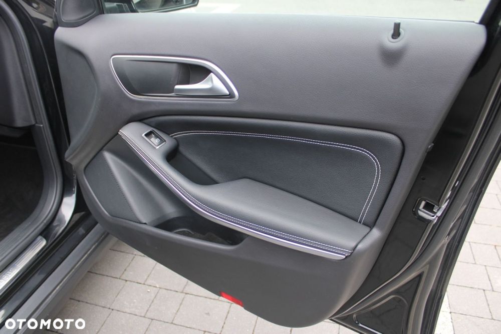 Mercedes-Benz GLA - 33