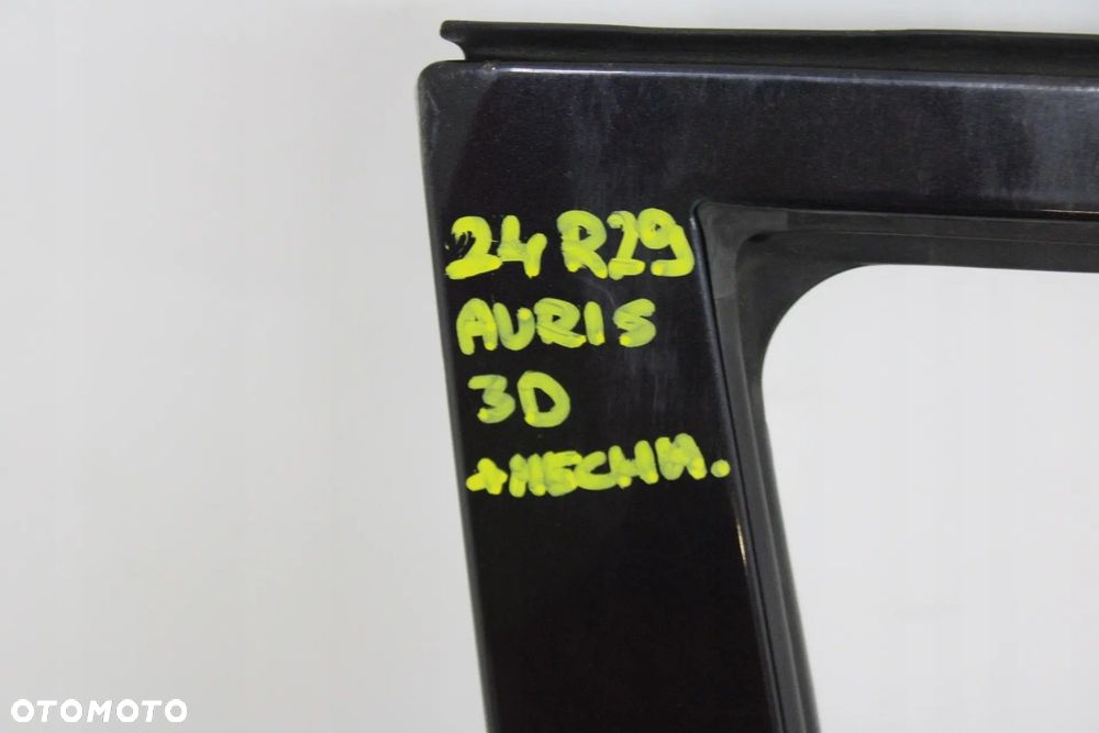 TOYOTA AURIS 3D 06R- DRZWI PRAWE PRZEDNIE PRAWY PRZÓD 209 - 12