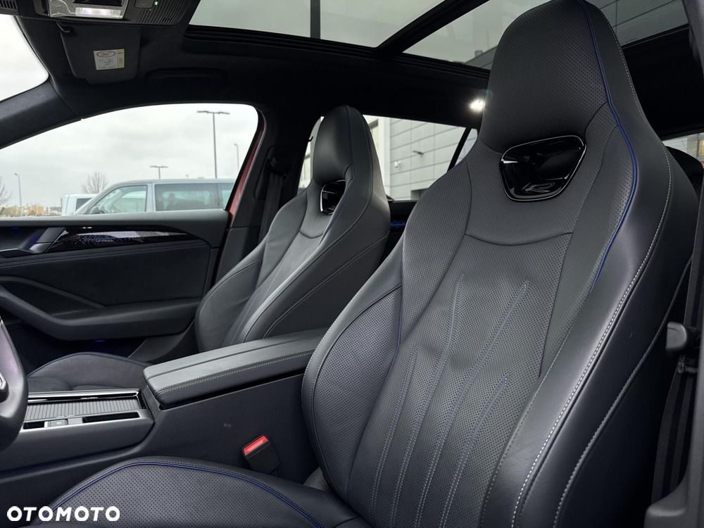Volkswagen Passat - 12