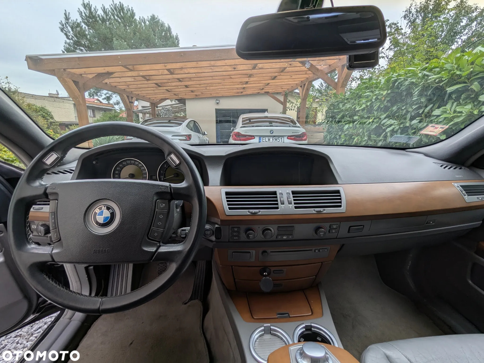 BMW Seria 7 745i - 9