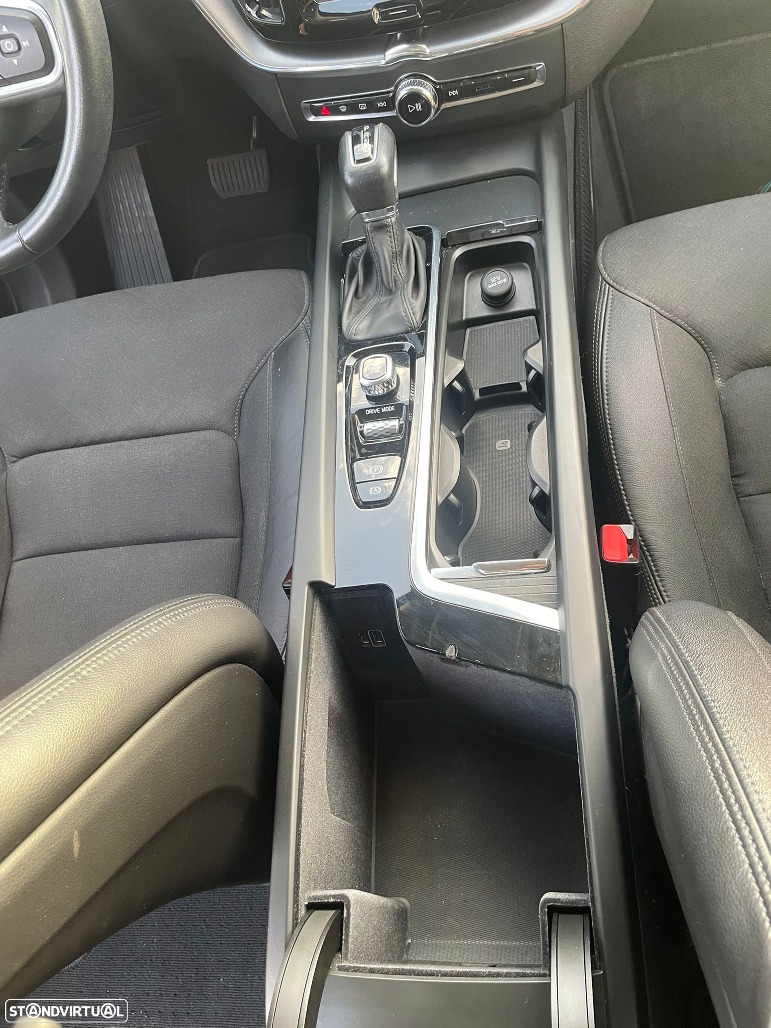 Volvo XC 60 2.0 D4 Momentum Geartronic - 19