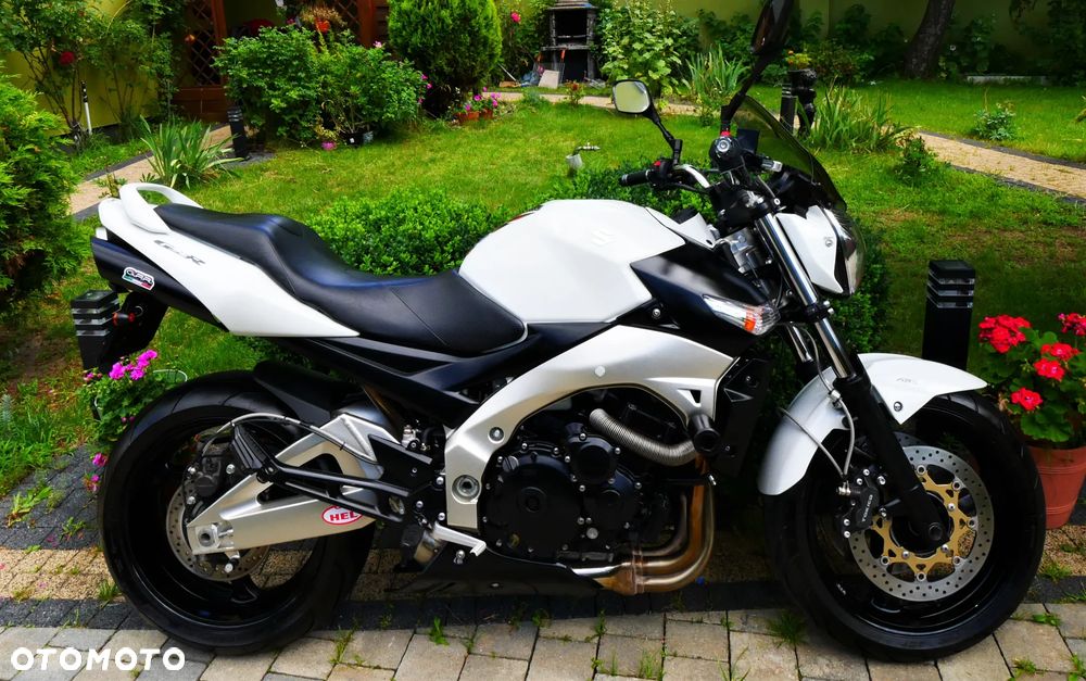 Suzuki GSR - 2