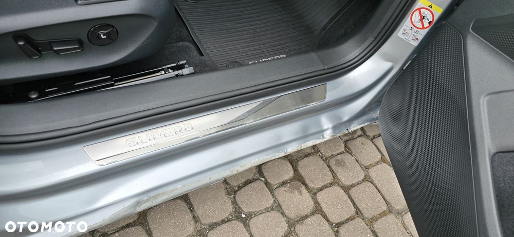 Skoda Superb 2.0 TDI SCR L&K DSG - 32