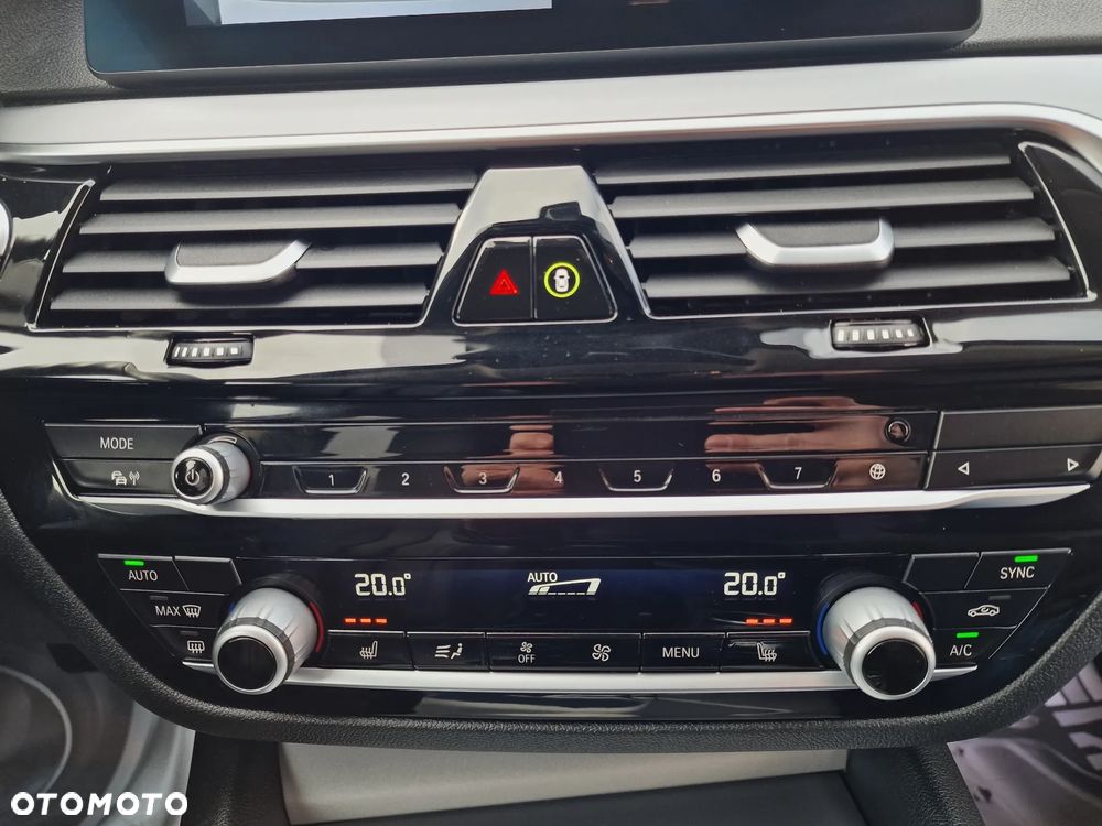 BMW Seria 5 518d - 29