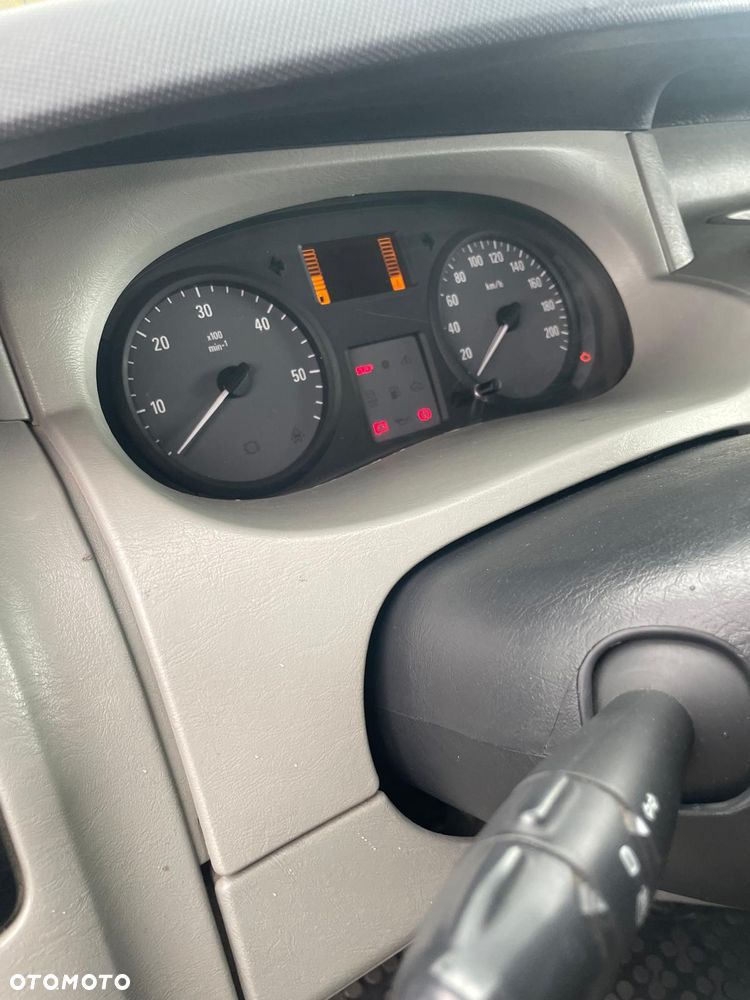 Opel Vivaro - 18
