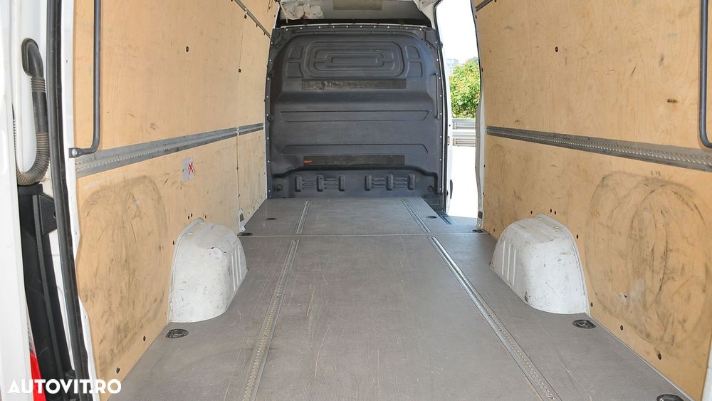 Mercedes-Benz Sprinter - 11