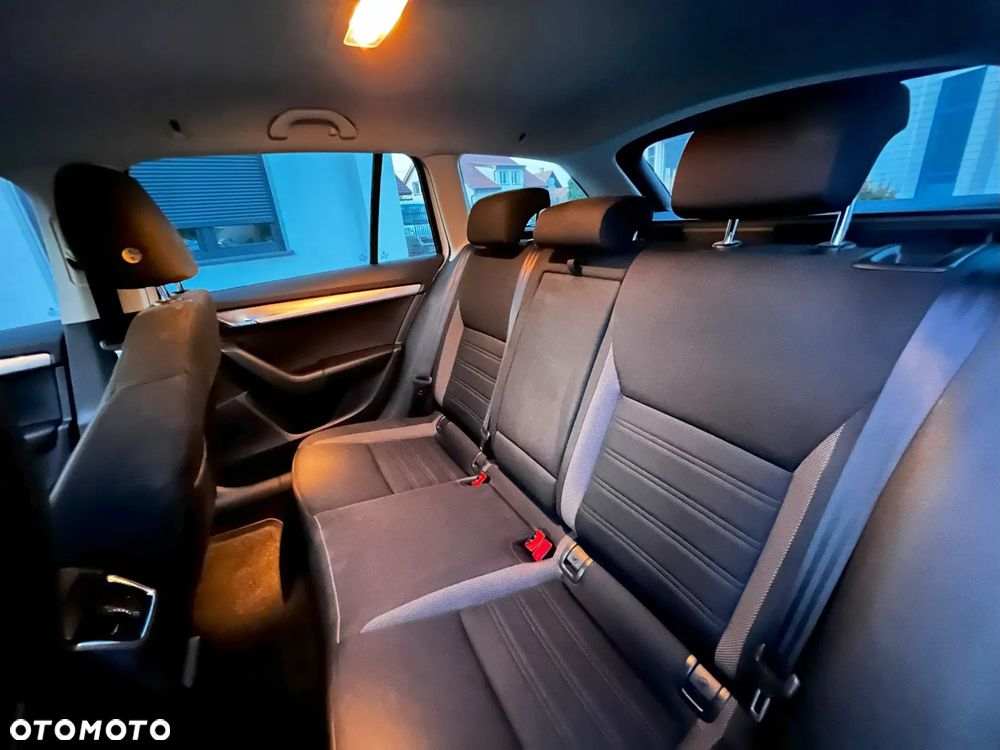 Skoda Octavia 2.0 TDI DSG Ambition - 8