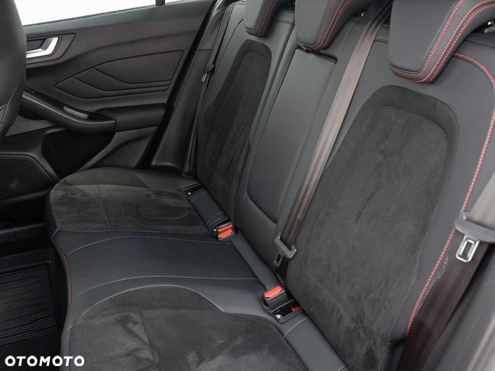 Ford Focus 2.3 EcoBoost ST X - 26
