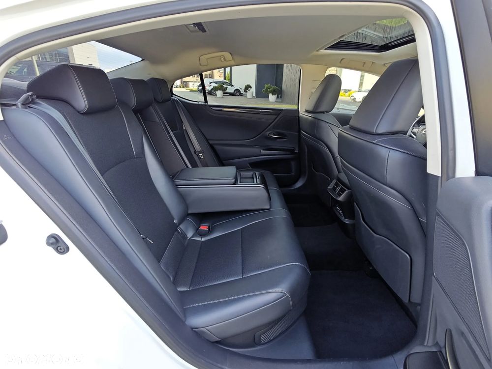 Lexus ES 300h Business Edition - 15
