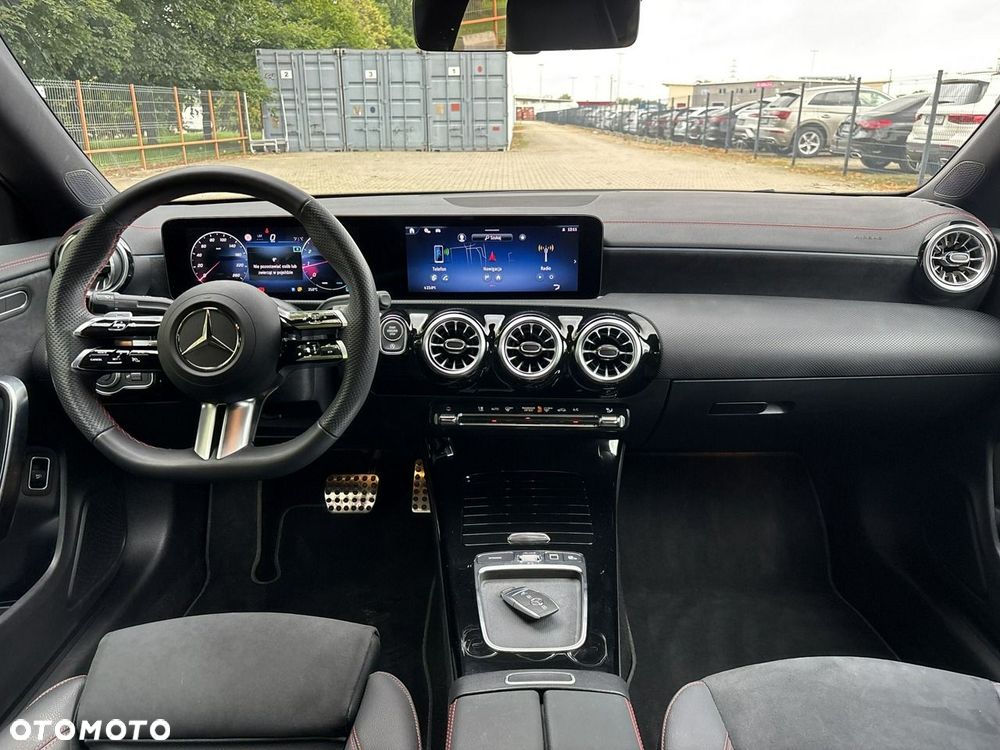 Mercedes-Benz CLA 200 7G-DCT - 13