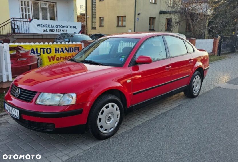 Volkswagen Passat - 1