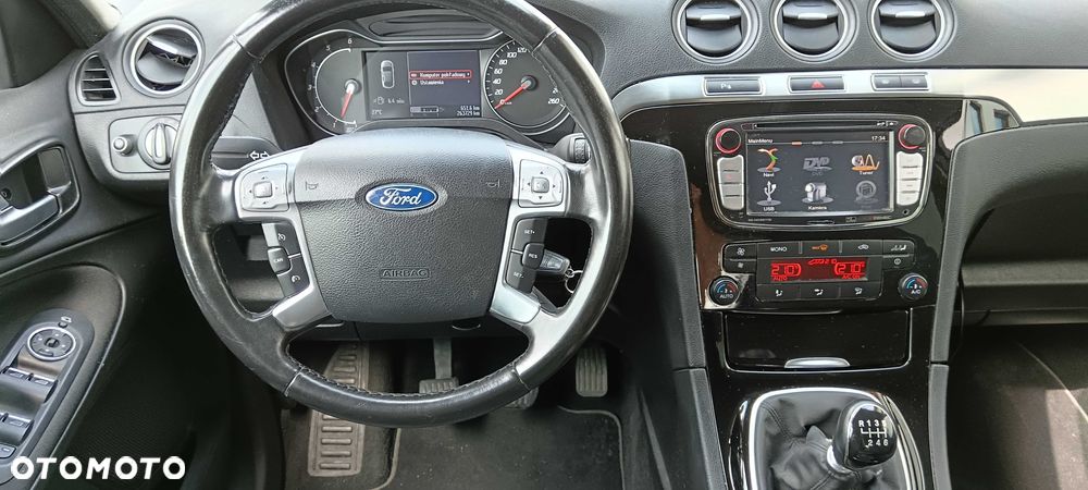 Ford Galaxy - 8
