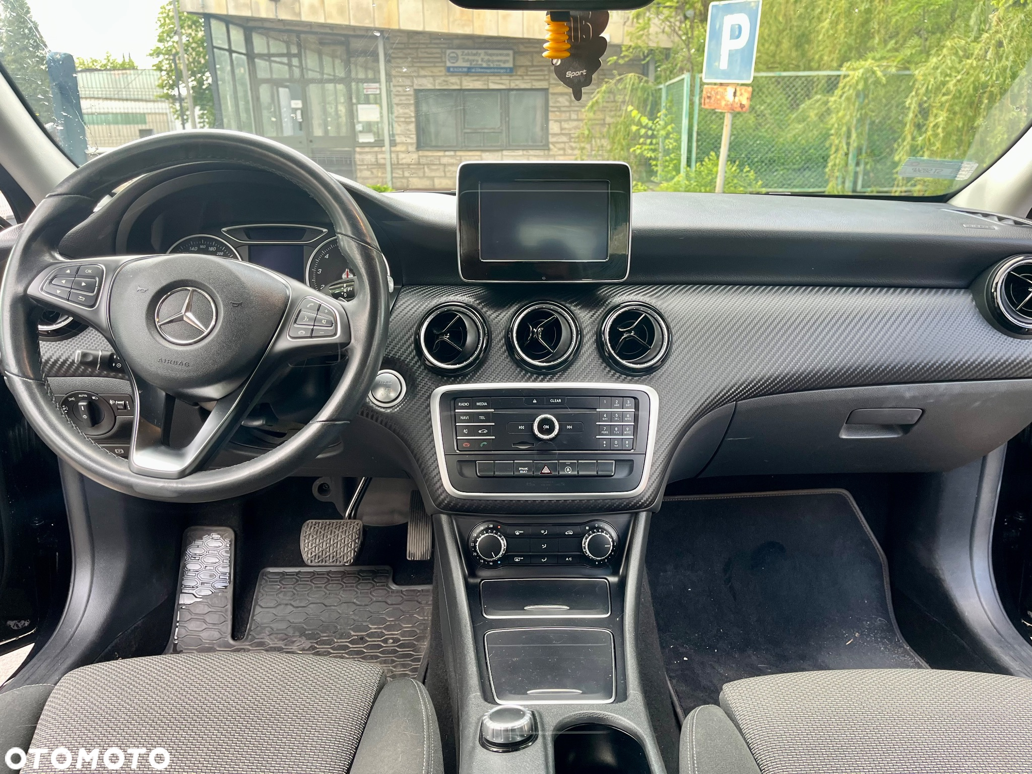 Mercedes-Benz GLA 180 7G-DCT Style - 15