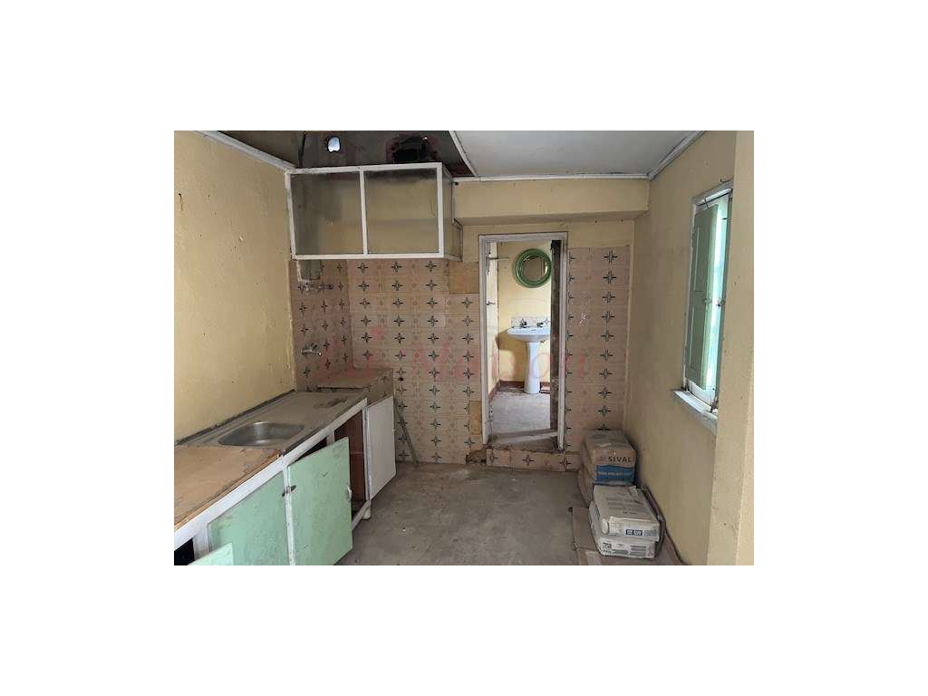 Prédio T7 para Recuperar em São Julião do Tojal - Grande imagem: 2/21