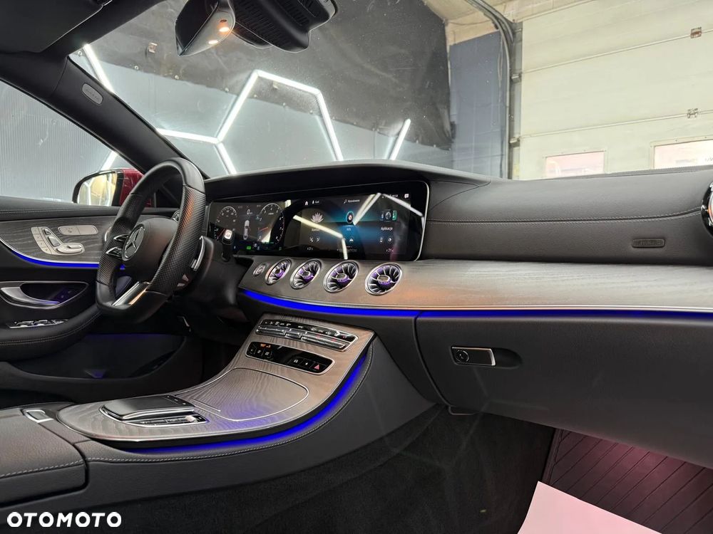 Mercedes-Benz Klasa E 300 Coupe 9G-TRONIC AMG Line - 33