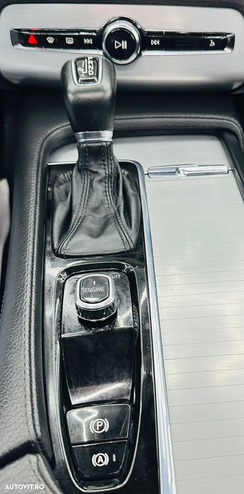 Volvo XC 90 D5 AWD Geartronic Momentum - 25