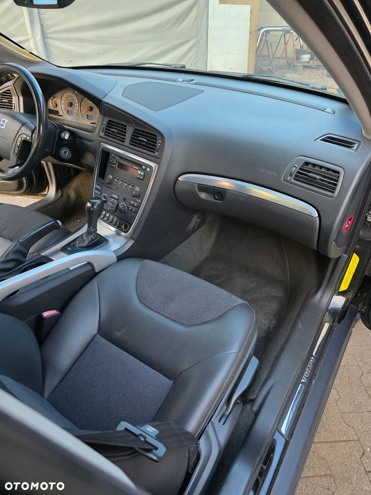 Volvo XC 70 D5 AWD Momentum - 6