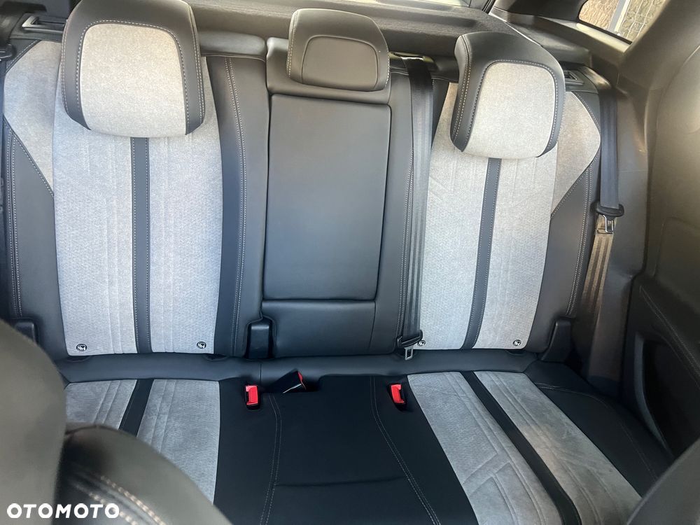 Peugeot 3008 Plug-In Hybrid 225 e-EAT8 GT - 21