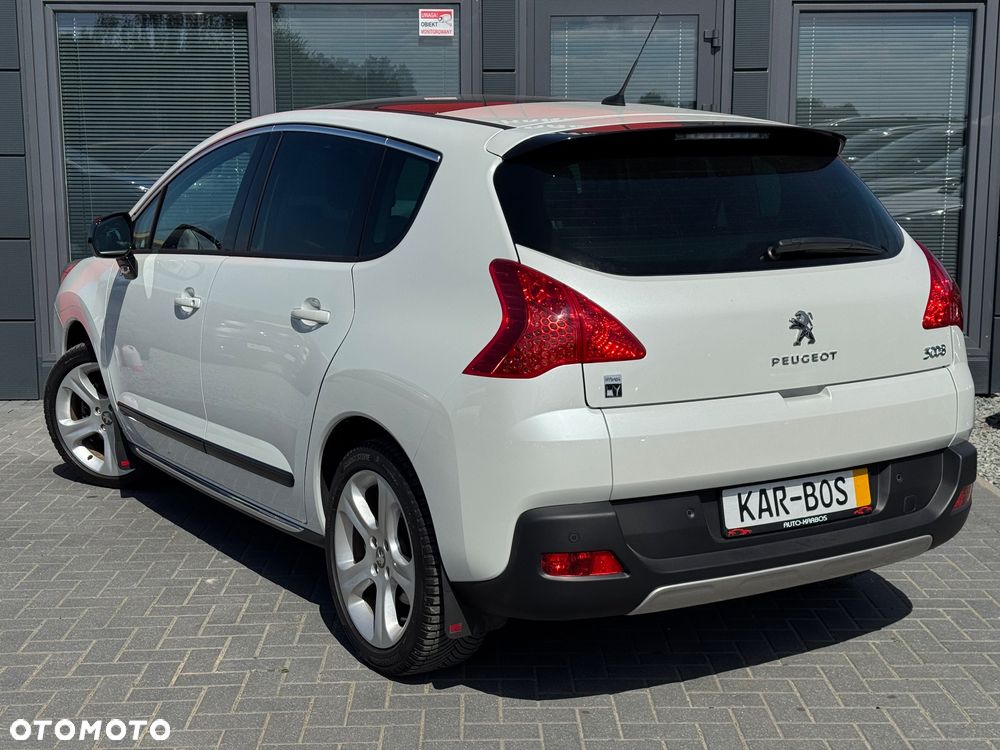Peugeot 3008 Hybrid4 - 5