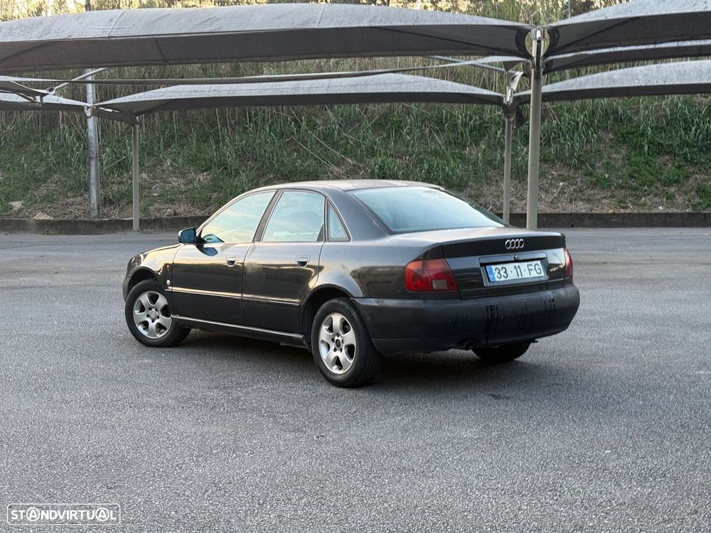 Audi A4 1.6 Plus - 5
