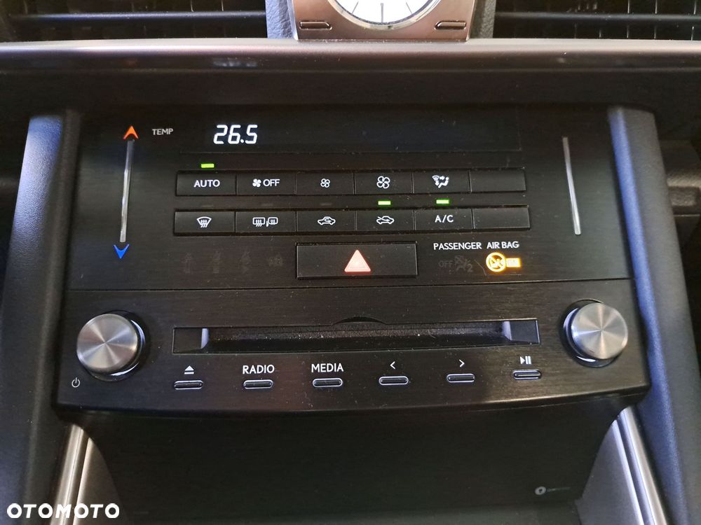 Lexus IS 200t Elegance - 24