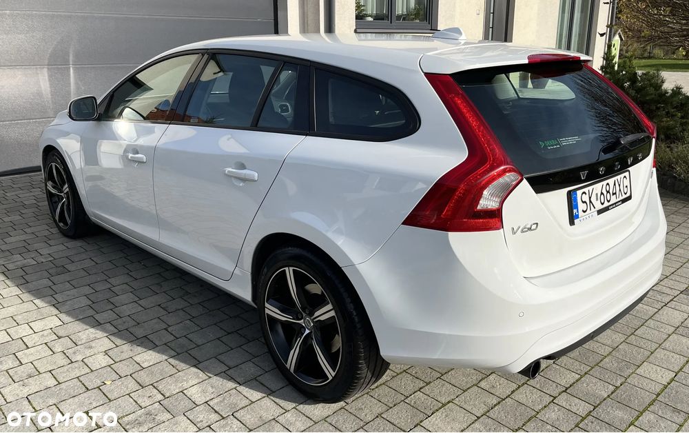 Volvo V60 T3 Drive-E Dynamic Edition (Kinetic) - 4
