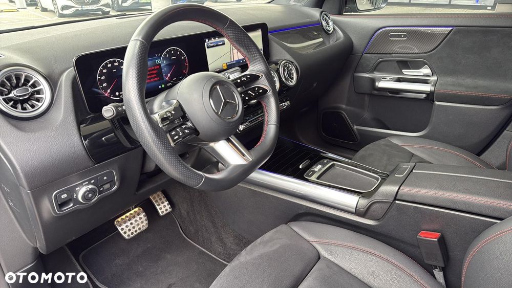 Mercedes-Benz GLA - 12