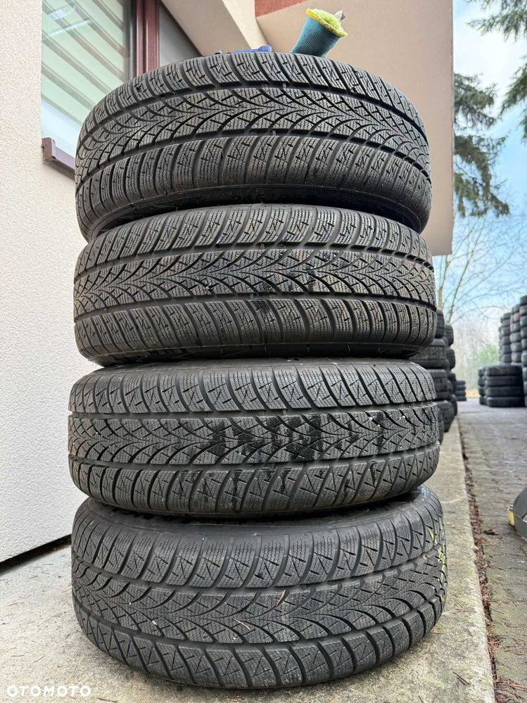 Komplet opon Triangle WinterX TW401 215/65r16 102H XL 2024 r. - 1